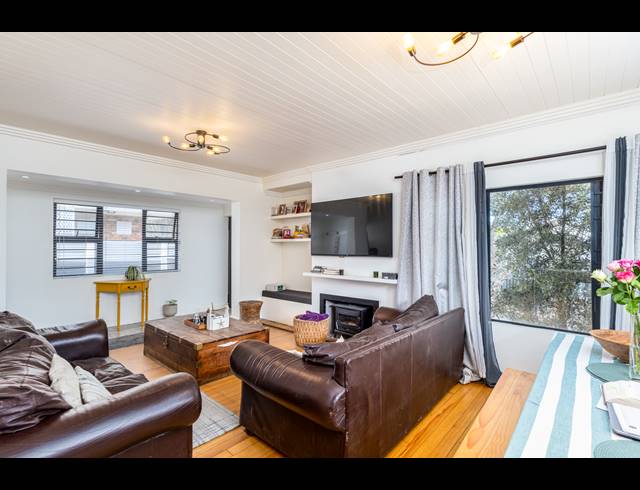 3 BEDROOM HOUSE FOR SALE IN BOSTON